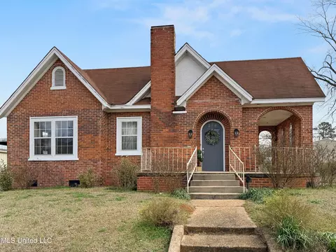 220 N Pearl St, Carthage, MS 39051