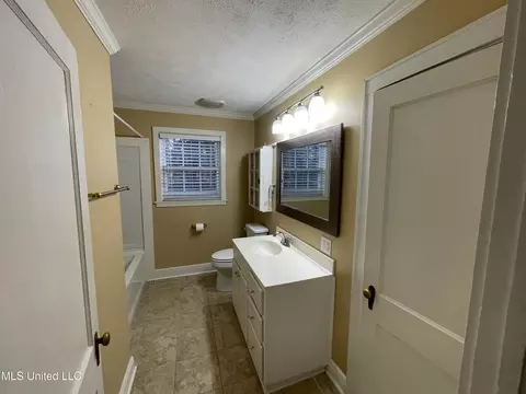Bath - 113 Brady Dr, Brookhaven, MS 39601 photo 2 of 5