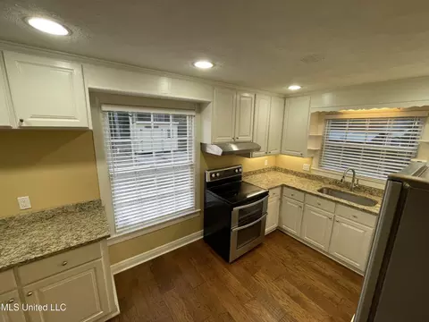 Kitchen - 113 Brady Dr, Brookhaven, MS 39601 photo 2 of 4
