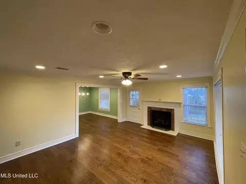 Living - 113 Brady Dr, Brookhaven, MS 39601 photo 3 of 5