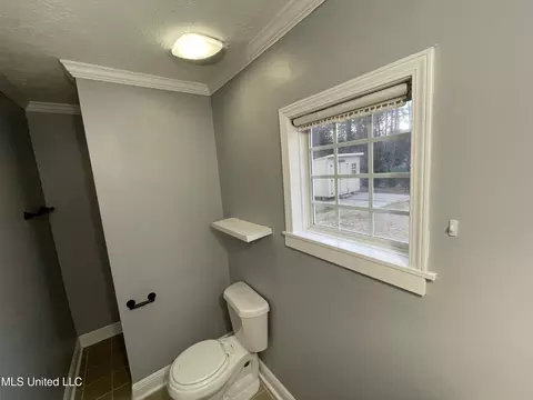 Bath - 113 Brady Dr, Brookhaven, MS 39601 photo 4 of 5
