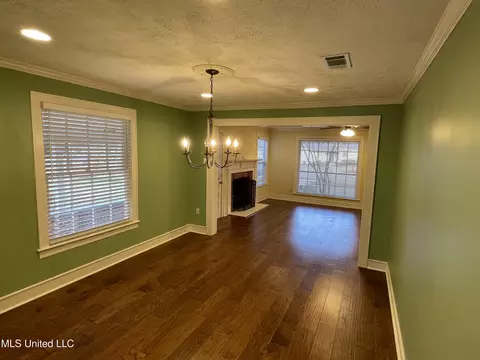Living - 113 Brady Dr, Brookhaven, MS 39601 photo 1 of 5