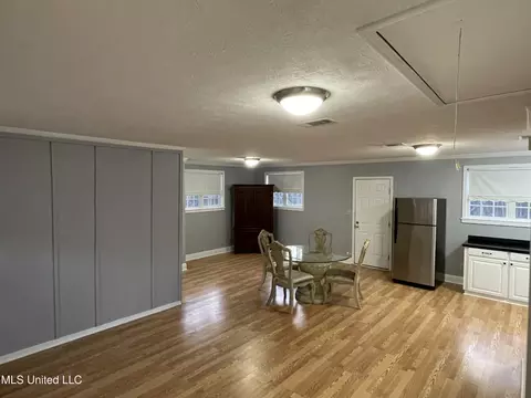 Living - 113 Brady Dr, Brookhaven, MS 39601 photo 5 of 5