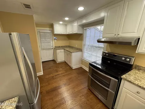 Kitchen - 113 Brady Dr, Brookhaven, MS 39601 photo 3 of 4
