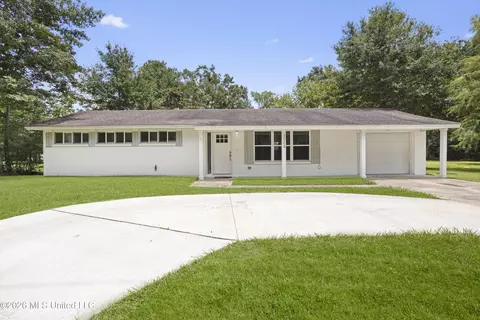 3504 Beachview Dr, Ocean Springs, MS 39564