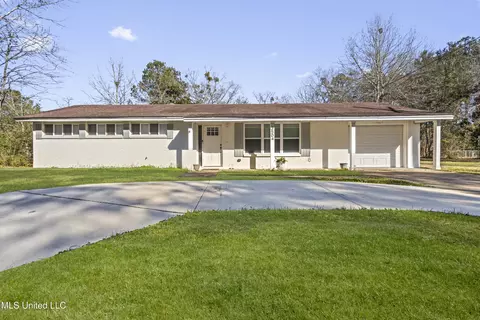 3504 Beachview Dr, Ocean Springs, MS 39564