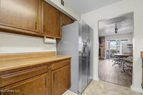 Kitchen - 288 Highpoint Dr, Diamondhead, MS 39525 photo 2 of 3