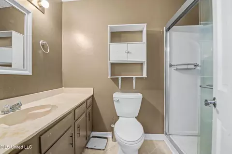 Bath - 288 Highpoint Dr, Diamondhead, MS 39525 photo 2 of 3