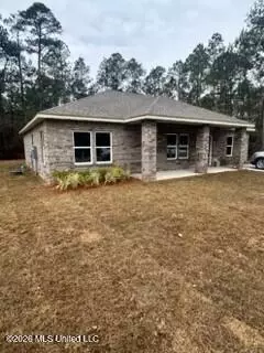 624 Oak St, Ocean Springs, MS 39564