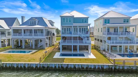 619 Sandy Hook Dr, Pass Christian, MS 39571