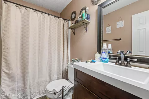 Bath - 142 Lynne Ln, Lucedale, MS 39452 photo 2 of 2