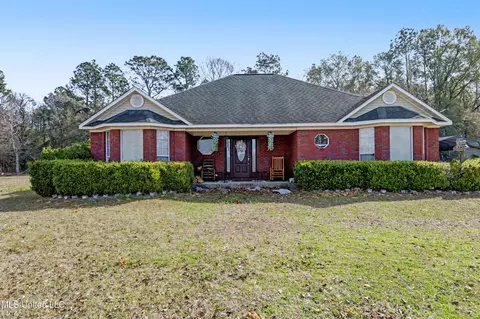 142 Lynne Ln, Lucedale, MS 39452
