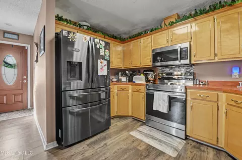 Kitchen - 142 Lynne Ln, Lucedale, MS 39452 photo 2 of 2