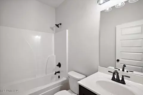 Bath - 6510 Benjamin Cv, Walls, MS 38680 photo 3 of 3
