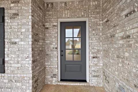 Entry Way - 6510 Benjamin Cv, Walls, MS 38680 photo 1 of 3
