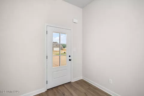 Entry Way - 6510 Benjamin Cv, Walls, MS 38680 photo 2 of 3