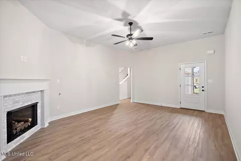 Living - 6510 Benjamin Cv, Walls, MS 38680 photo 2 of 2