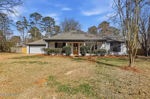324 Autumn Crest Dr, Ridgeland, MS 39157