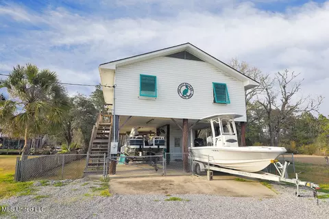 5030 Logan St, Bay Saint Louis, MS 39520