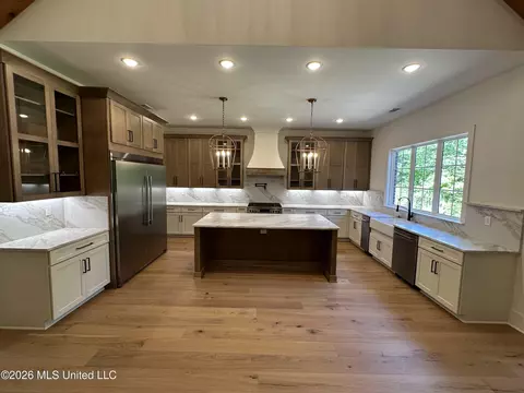 Kitchen - 7000 Vaiden Rd, Hernando, MS 38632 photo 1 of 2