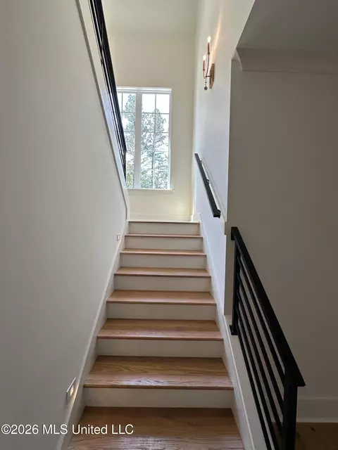 Entry Way - 7000 Vaiden Rd, Hernando, MS 38632 photo 1 of 3