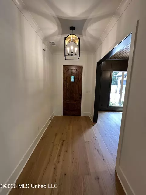 Entry Way - 7000 Vaiden Rd, Hernando, MS 38632 photo 2 of 3