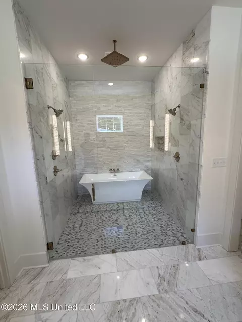 Bath - 7000 Vaiden Rd, Hernando, MS 38632 photo 3 of 8