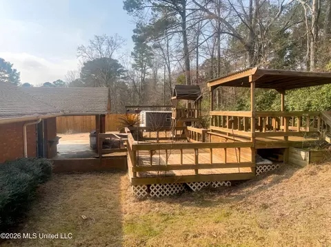 Exterior - 521 Berwick Dr, Brandon, MS 39047 photo 3 of 3