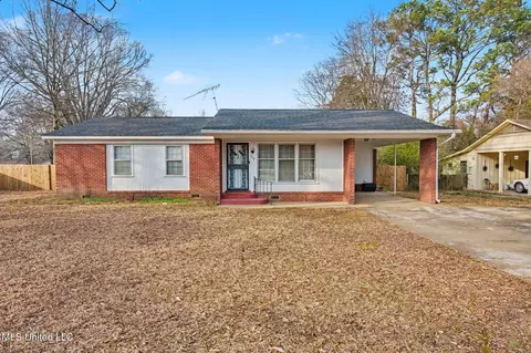 302 Bowden St, Senatobia, MS 38668