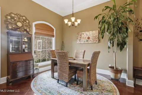 Dining - 128 Belle Oak Dr, Brandon, MS 39042 photo 2 of 3