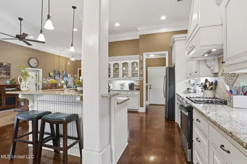 Kitchen - 128 Belle Oak Dr, Brandon, MS 39042 photo 1 of 3
