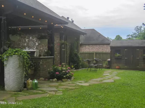 Exterior - 128 Belle Oak Dr, Brandon, MS 39042 photo 4 of 7
