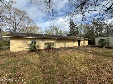 Exterior - 3218 Meadow Forest Dr, Jackson, MS 39212 photo 6 of 6