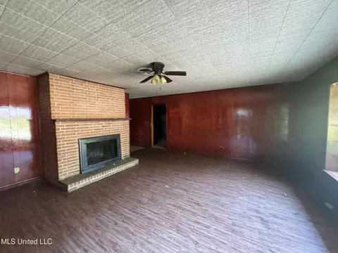 Living - 3218 Meadow Forest Dr, Jackson, MS 39212 photo 2 of 4