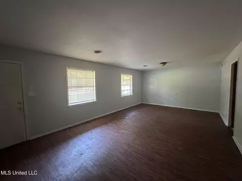Living - 3218 Meadow Forest Dr, Jackson, MS 39212 photo 4 of 4