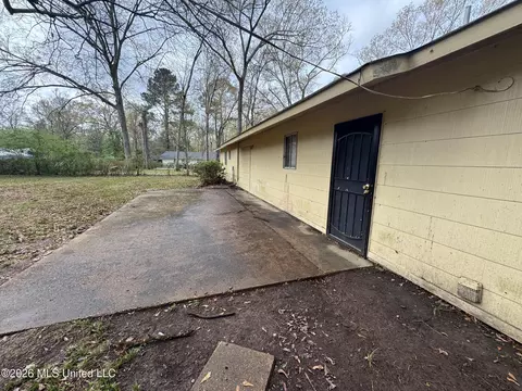 Exterior - 3218 Meadow Forest Dr, Jackson, MS 39212 photo 2 of 6