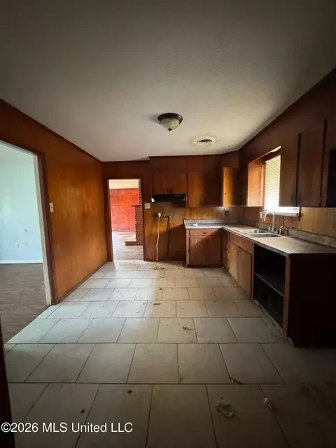 Kitchen - 3218 Meadow Forest Dr, Jackson, MS 39212 photo 2 of 2