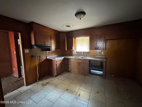 Kitchen - 3218 Meadow Forest Dr, Jackson, MS 39212 photo 1 of 2