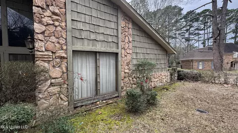 Exterior - 115 Avian Ln, Jackson, MS 39204 photo 4 of 8