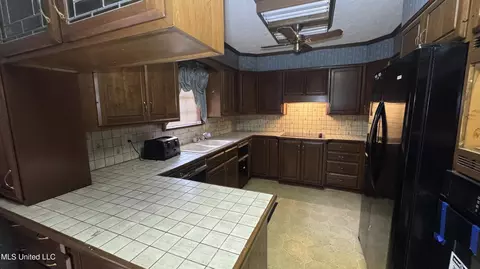 Kitchen - 115 Avian Ln, Jackson, MS 39204 photo 1 of 3