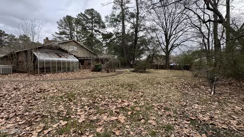 Exterior - 115 Avian Ln, Jackson, MS 39204 photo 6 of 8