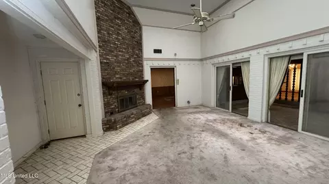 Living - 115 Avian Ln, Jackson, MS 39204 photo 6 of 9