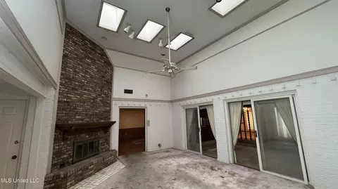 Living - 115 Avian Ln, Jackson, MS 39204 photo 5 of 9