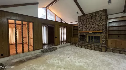 Living - 115 Avian Ln, Jackson, MS 39204 photo 8 of 9