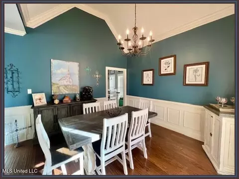 Dining - 1742 W Keenlan Dr, Hernando, MS 38632 photo 2 of 2