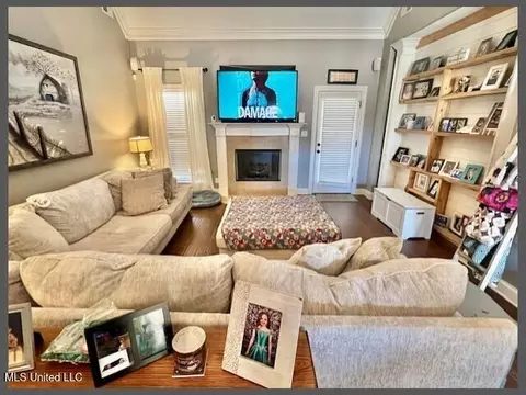 Living - 1742 W Keenlan Dr, Hernando, MS 38632 photo 2 of 4