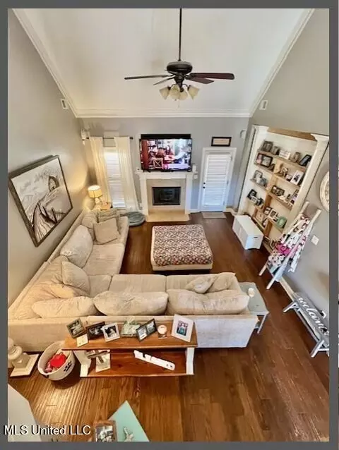 Living - 1742 W Keenlan Dr, Hernando, MS 38632 photo 4 of 4