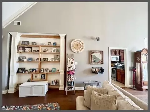 Entry Way - 1742 W Keenlan Dr, Hernando, MS 38632 photo 3 of 3