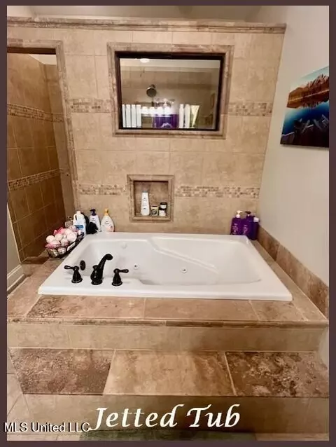 Bath - 1742 W Keenlan Dr, Hernando, MS 38632 photo 1 of 5