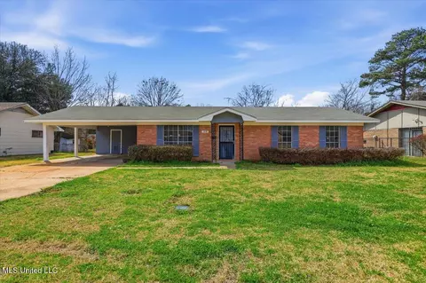 5219 Queen Eleanor Ln, Jackson, MS 39209